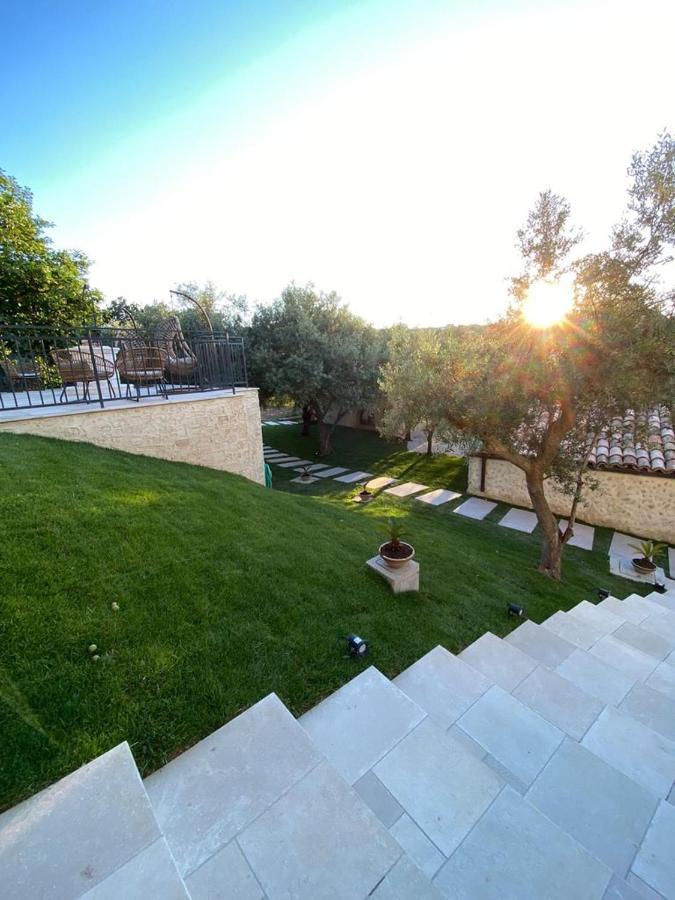 Отель Relais Frasimon Antico Casale Сан-Вито-Кьетино Экстерьер фото